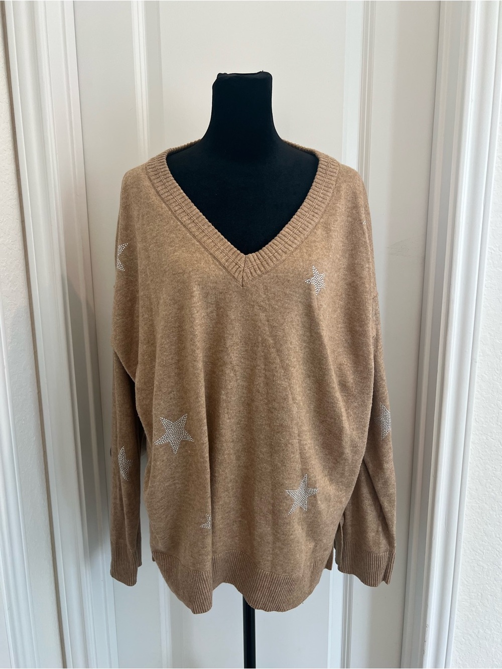 Knox Rose XXL Tan V-Neck Star Embellished Oversized Sweater
